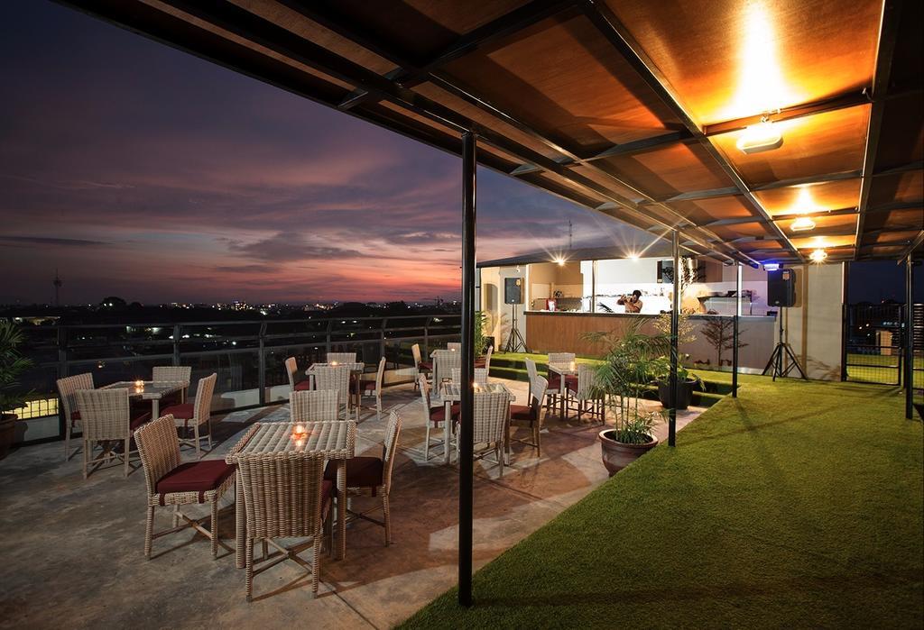 Yellow Star Gejayan Hotel Yogyakarta Kültér fotó