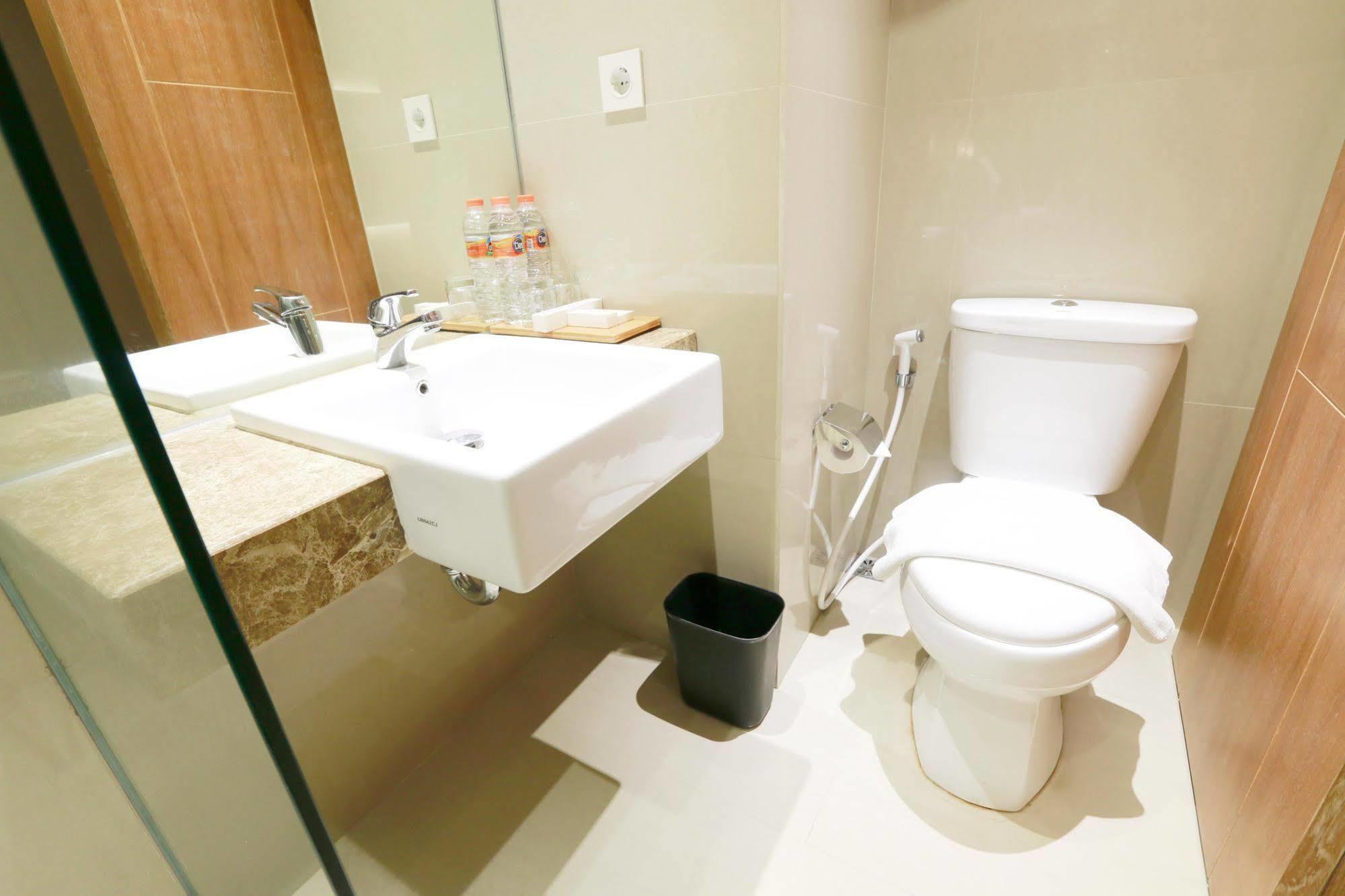 Yellow Star Gejayan Hotel Yogyakarta Kültér fotó