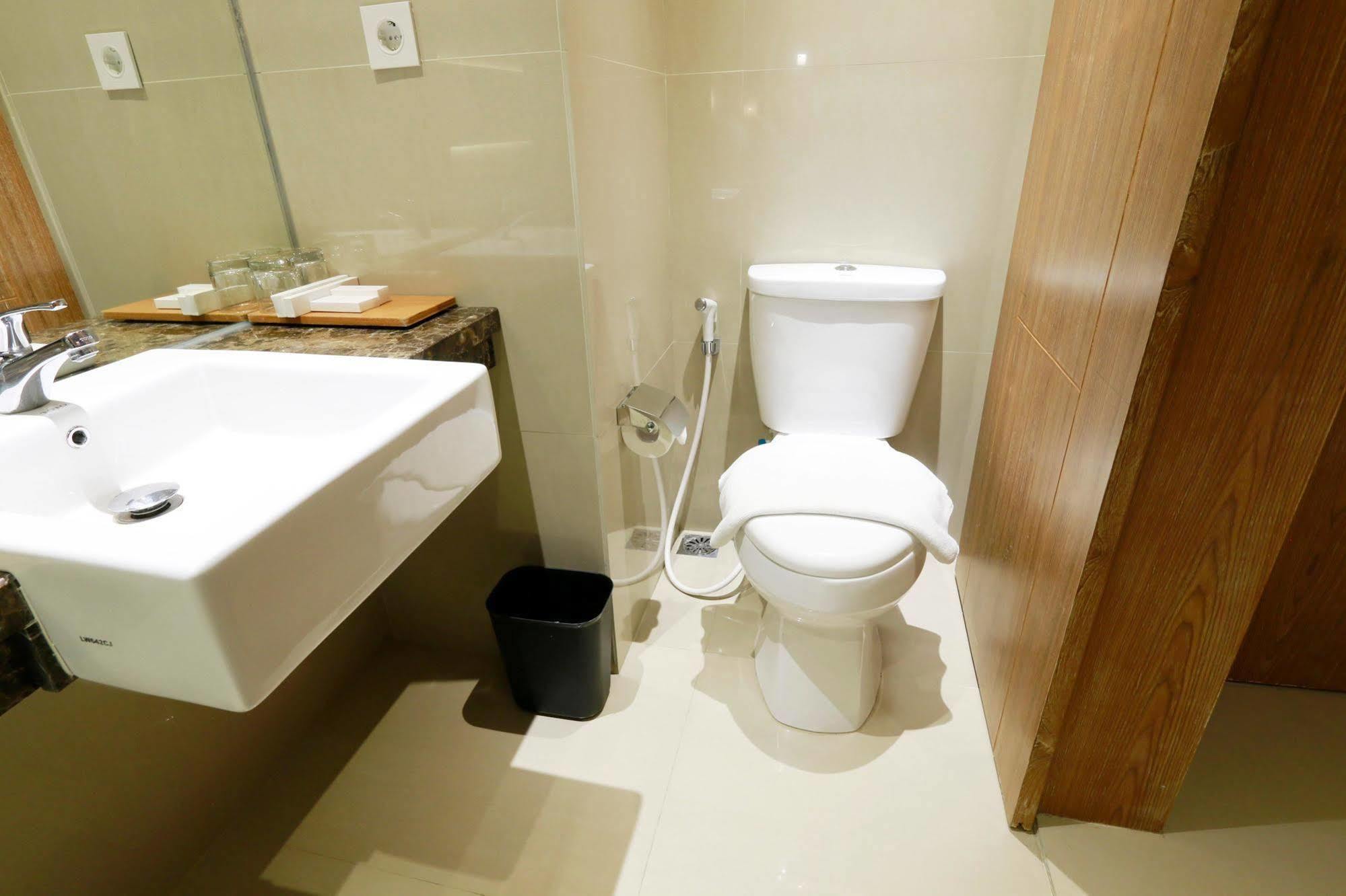 Yellow Star Gejayan Hotel Yogyakarta Kültér fotó