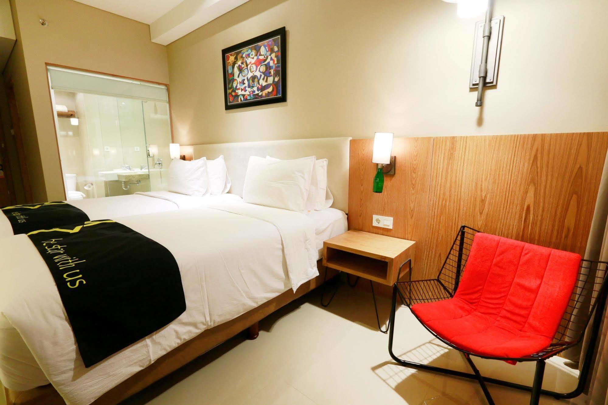 Yellow Star Gejayan Hotel Yogyakarta Kültér fotó