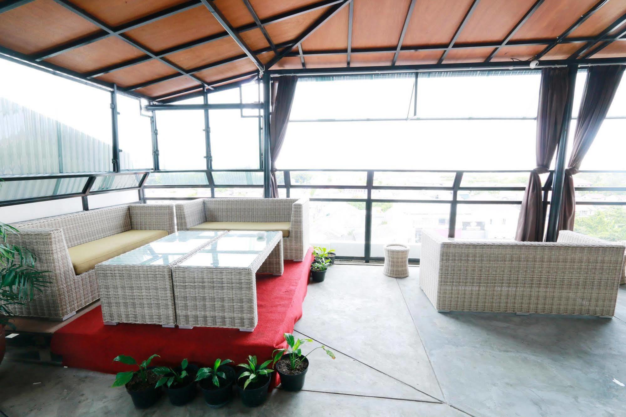 Yellow Star Gejayan Hotel Yogyakarta Kültér fotó