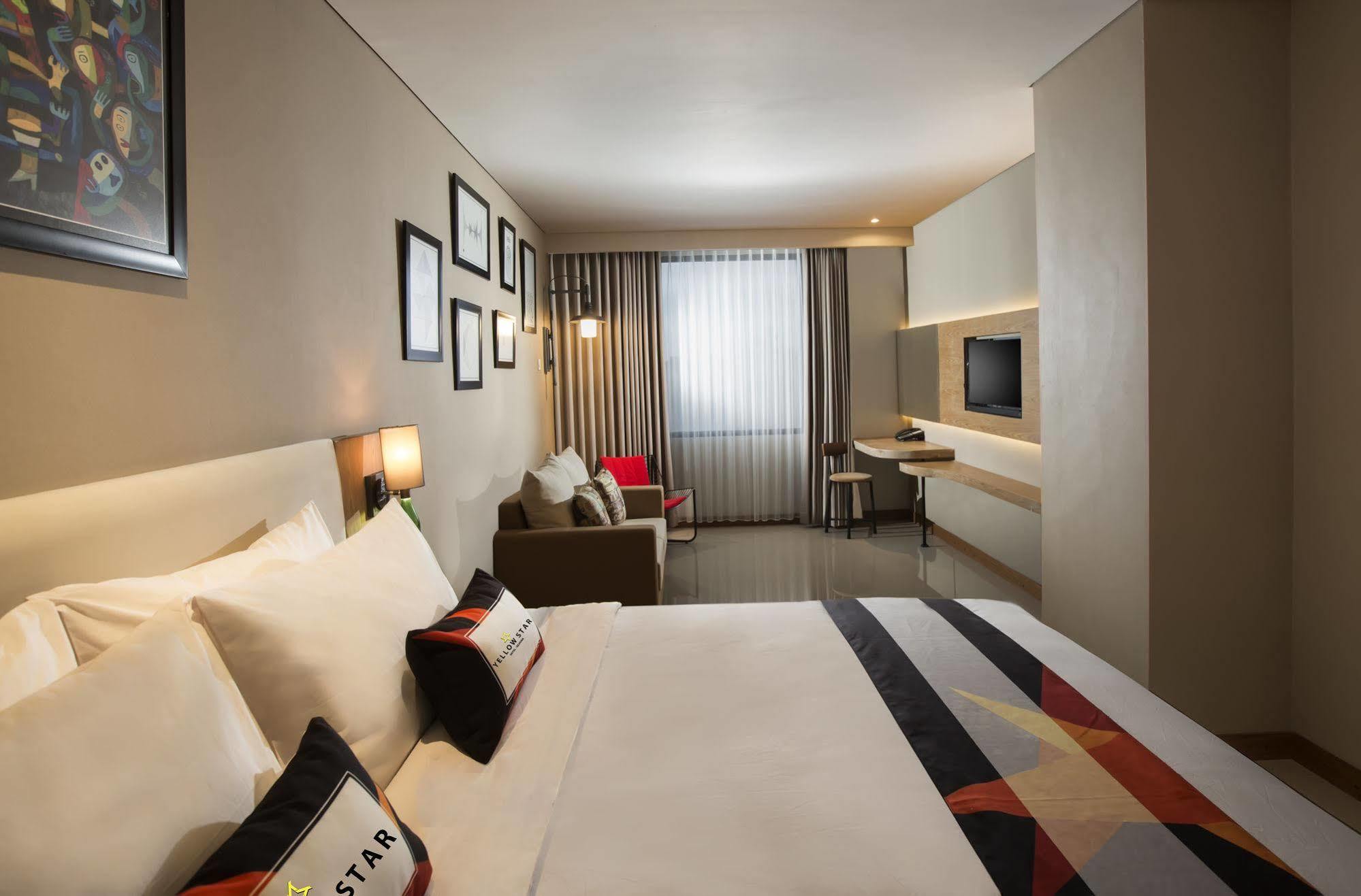 Yellow Star Gejayan Hotel Yogyakarta Kültér fotó